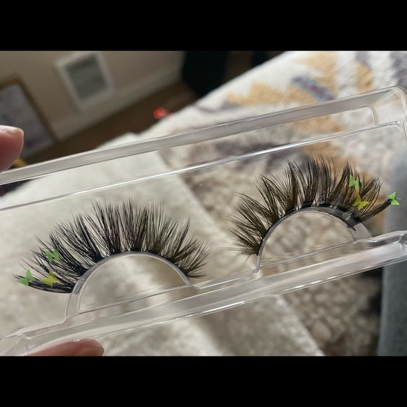 Custom lashes - Picture 3 of 3